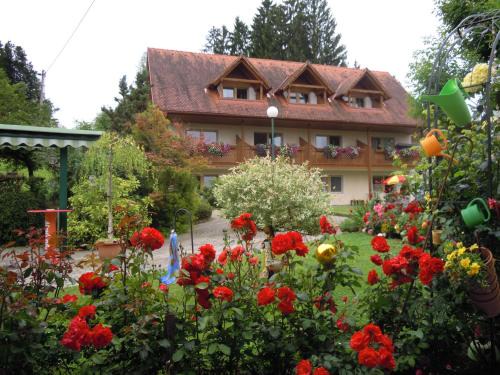Wies Hotel | Family-Friendly Gästehaus Zur schönen Aussicht Awaits You