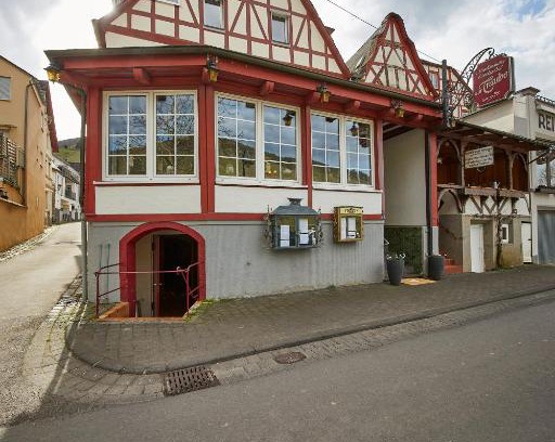 Reil Bed & Breakfast | Discover Gästehaus Zur Traube: Pet-Friendly Retreat