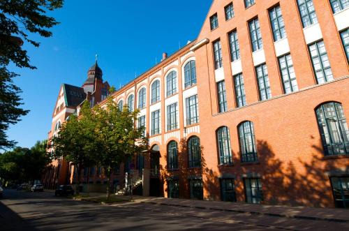 List Apartment | Inviting Gästeresidenz PelikanViertel: Pet-Friendly Retreat