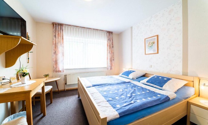 Fresenburg Apartment | Comfortable Gästezimmer 1 at Landgasthaus Lindenhof