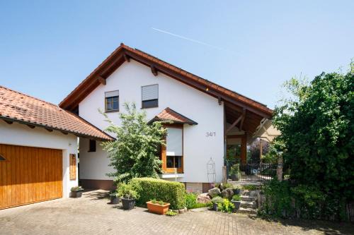 Zwiefalten Apartment | Family-Friendly Gästezimmer am Hof with High Guest Ratings