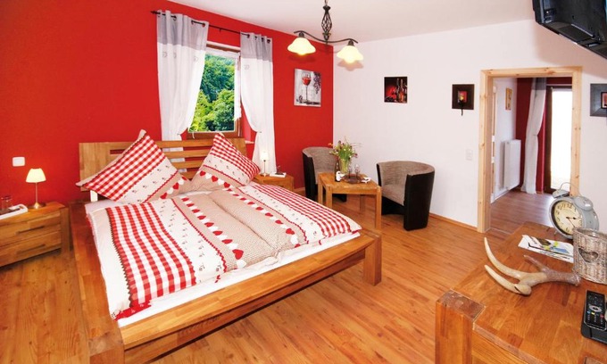 Oestrich-Winkel House | Oceanfront Getaway at Gästezimmer Hans-Norbert Mack