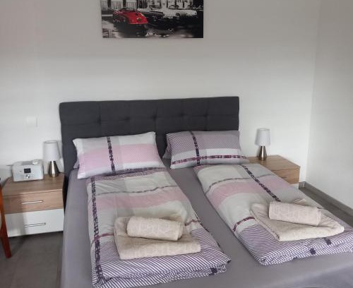 Rudersdorf Apartment | Charming Gästezimmer Melz with Oceanfront Views & Dining