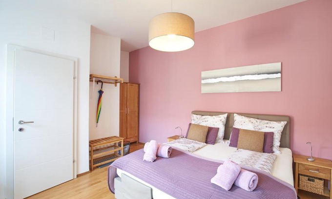 Schwarzau am Steinfelde Bed & Breakfast | Gästezimmer Victoria: Oceanfront Retreat with Exceptional Rating