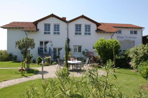 Kirrweiler Bed & Breakfast | Gästezimmer Weingut Dr Oberhofer