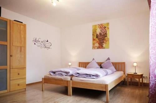 Neustadt-Duttweiler Apartment | Explore Gästezimmer Weingut Rösch: Family-Friendly Retreat