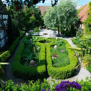 Simrishamn Bed & Breakfast | Pet-Friendly Gårdens & Apotekarns B&B for Family Getaways