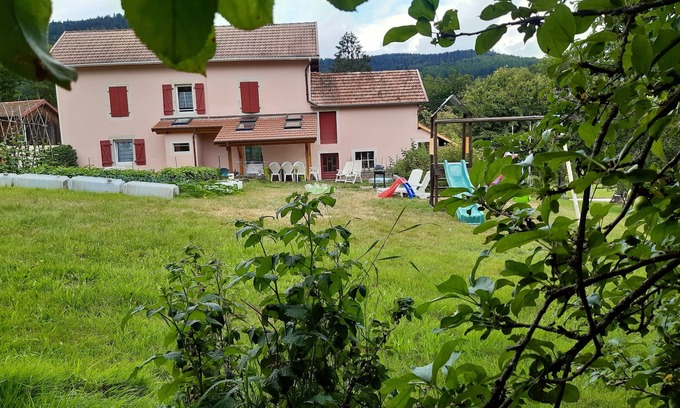 Le Syndicat House | Gérardmer Cottage: Perfect for Families, Pet-Friendly Retreat