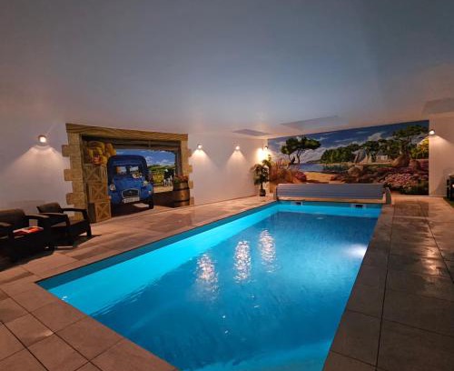 Bourbriac House | Gîte à la campagne avec piscine intérieure