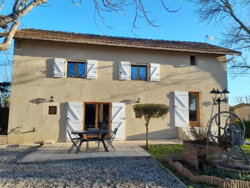 Brens House | Relaxing Countryside Retreat with Garden and Pool Access