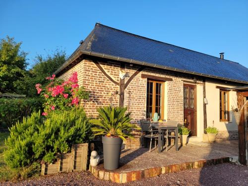 Saint-Leger-du-Gennetey House | Charming Countryside Gîte - Guest Rated 9.5, Family-Friendly