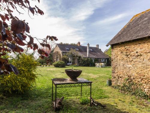 Joue-sur-Erdre House | Eco-Friendly Gîte with Garden, Terrace near Forest & Lakes