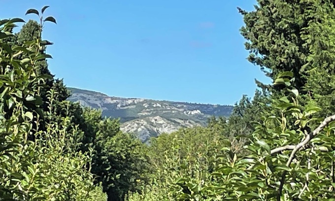 Senas House | Delightful Gîte 1&2: Relaxing Retreat Near Alpilles & Lubéron