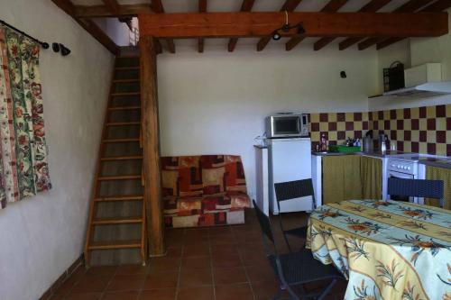 Lurs Apartment | Budget-Friendly Gîte 1 Ferme Equestre Les Coccinelles