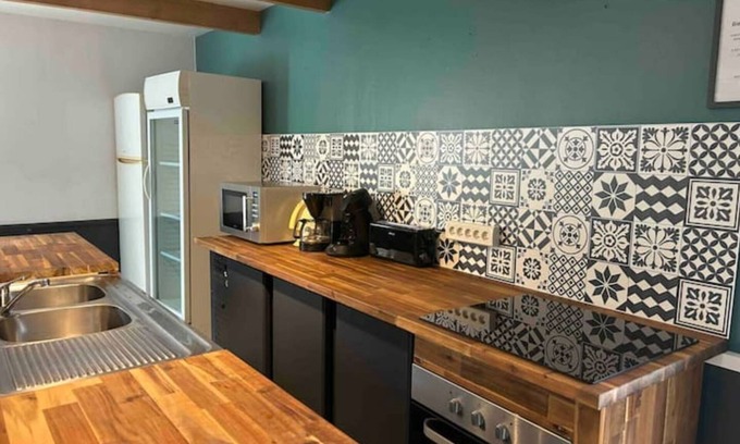 Yvre-le-Polin Cottage | Family Retreat: Gîte 16 Personnes Chez les 2 Frères