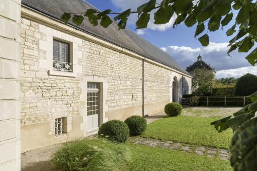 Scorbe-Clairvaux House | Guest Rated 9.9: Gîte 1694 with Pool near Futuroscope