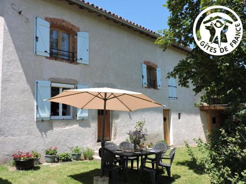Pralong House | Cozy Gîte with Private Garden Near Montbrison