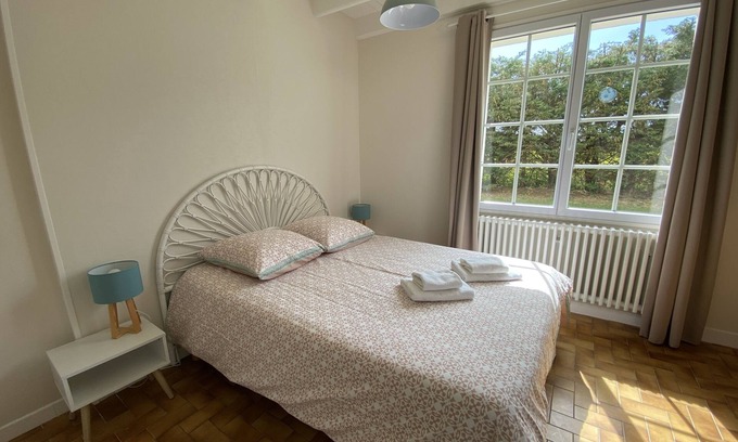Jard-sur-Mer Apartment | Serene Gîte La Guittière: Family-Friendly Retreat