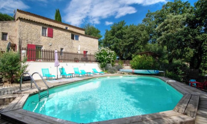 Apt House | Cozy 2-Bedroom Gîte with Pool and Family-Friendly Amenities