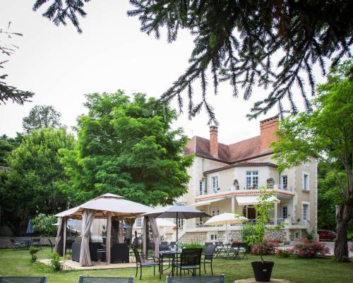 Excideuil Apartment | Exceptional Family Apartment with Pool Near Château d'Excideuil