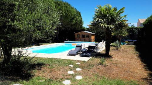 Quartier des Boucholeurs House | Charming Gîte by the Beach with Private Pool & Garden