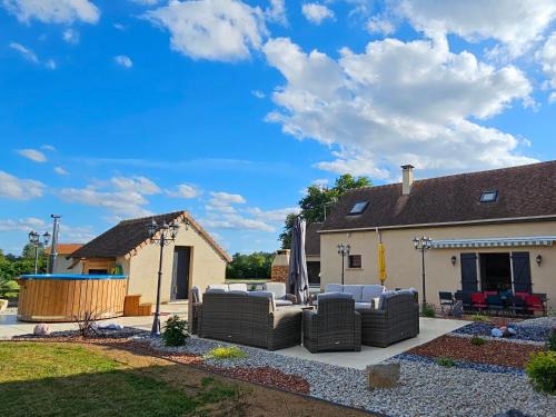 Change House | Relaxing Gîte Near Le Mans with Nordic Bath & Nature Access