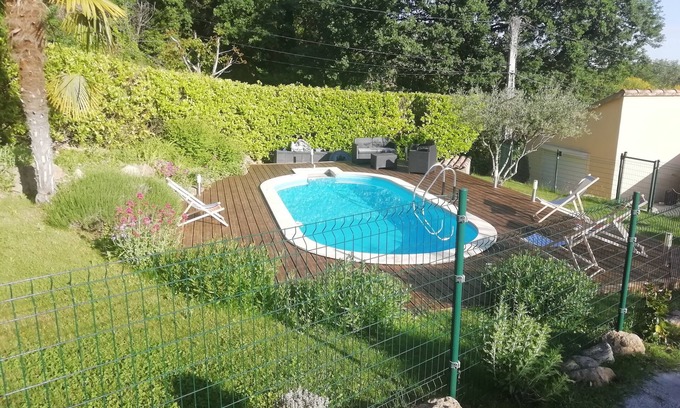 Puymeras Apartment | Cozy Gîte Near Vaison la Romaine with Pool & Family Amenities