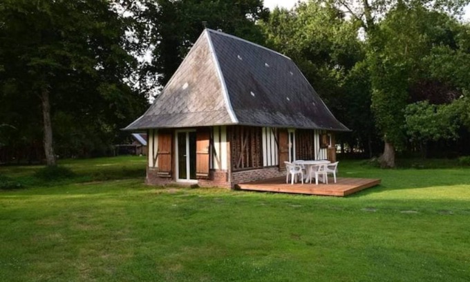 Saint-Etienne-l'Allier House | Family-Friendly Gîte for 7 with Kitchen Amenities