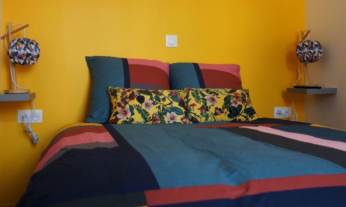 Tourcoing House | Stylish Gîte 8P with Spa & PS4, Minutes from Lille Center