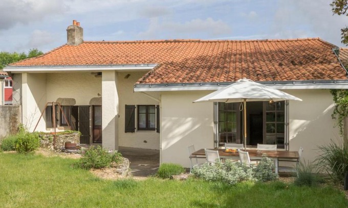 Aigrefeuille-sur-Maine House | Family-Friendly Gîte in Aigrefeuille-sur-Maine for 5