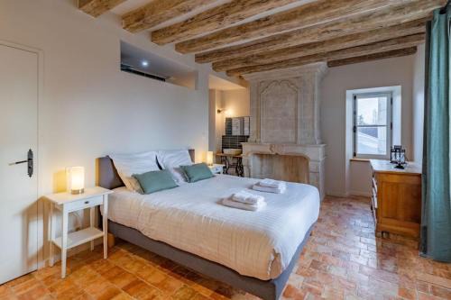 Saint-Remy-la-Varenne House | Gîte Apolise: Pet-Friendly Retreat with Breakfast Included