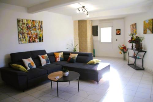 Raissac-d'Aude House | Gîte ArtMonie: Pet-Friendly Oceanfront Getaway