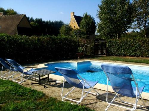 Asnieres sur Vegre House | Cozy Gîte Asnières-sur-Vègre with Pool & Child-Friendly Features