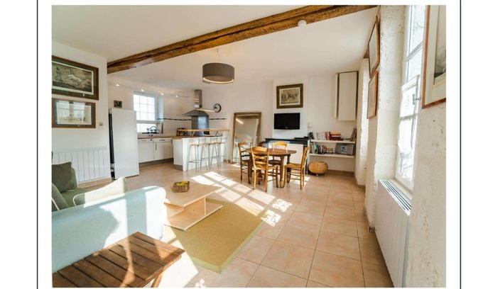 Sancerre Apartment | Explore Gîte Atelier de Sancerre in Historic Center
