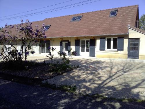 Frangy-en-Bresse House | Riverside Gîte: Pet Friendly with Great Amenities