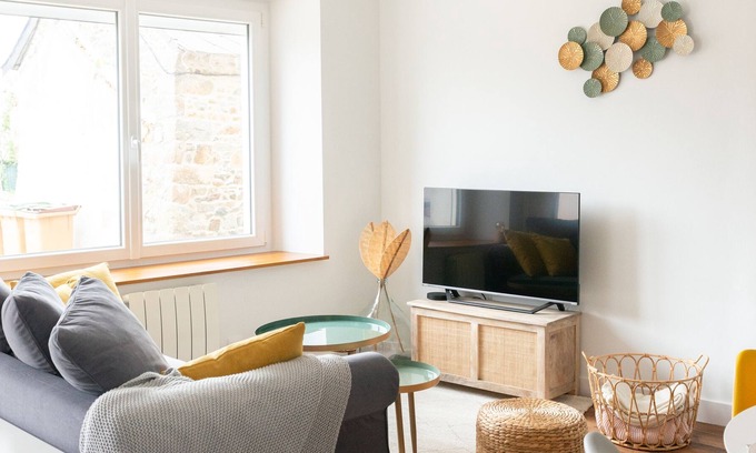 Hillion House | Gîte Au Rêve Salé: Family-Friendly Escape by the Sea