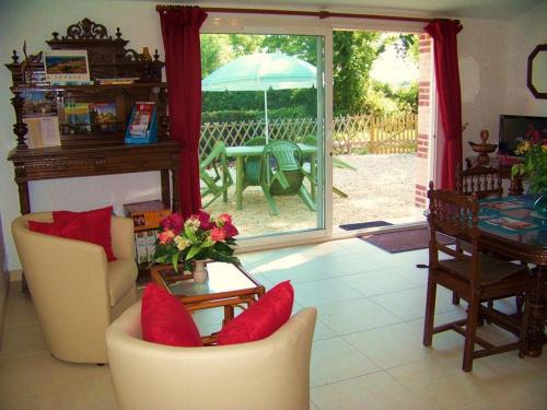 La Garnache House | Authentic Gîte with Terrace, Garden & WiFi Near La Garnache