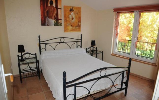 Capestang House | Charming Gîte aux Berges du Canal: Pet-Friendly Retreat