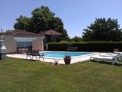 Condezaygues House | Relaxing Gîte with Pool for Families and Fun Getaways