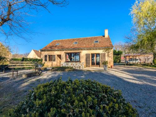 Mouhers House | Idyllic Gîte with Pool & Nature Activities near George Sand