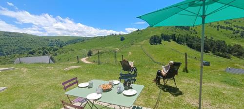 Camurac Apartment | Experience Breathtaking Mountain Views and Oceanfront Dining