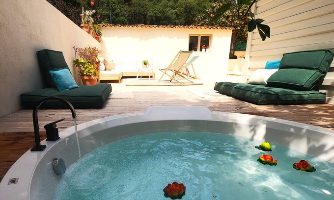 Six-Fours-les-Plages Cottage | Relaxing Gîte "balnéo" Sous le Figuier with Spa & Hot Tub