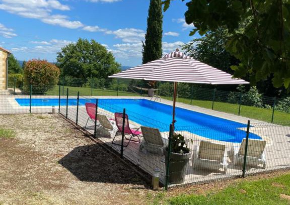 Marcillac-Saint-Quentin House | Gîte Bel Horizon: Oceanfront Retreat with Pool & Pets Welcome