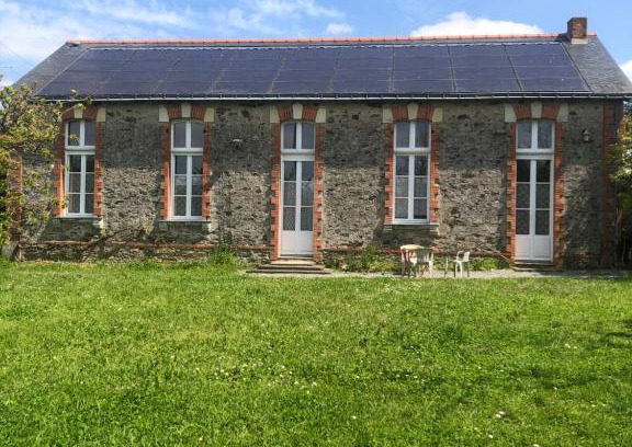 Chanzeaux House | Cozy Gîte in a Historic School with Pool & Pet-Friendly