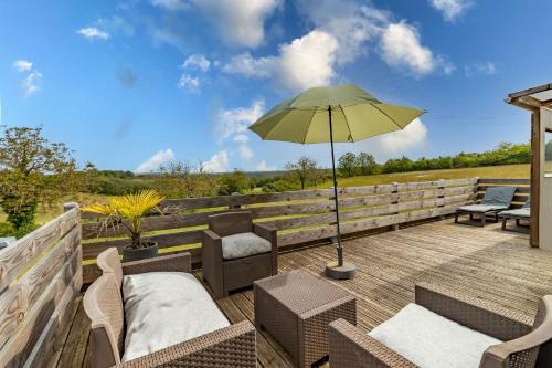 Jayac Other | Pet-Friendly Gîte Bellevue with Pool & Breakfast Included