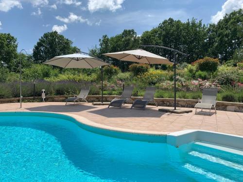 Lafrancaise House | Cozy Gîte Bois et Senteurs with Oceanfront Pool Access