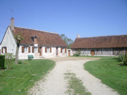 Neuvy House | Family-Friendly Getaway at Gîte Bracieux - Rated 8/10