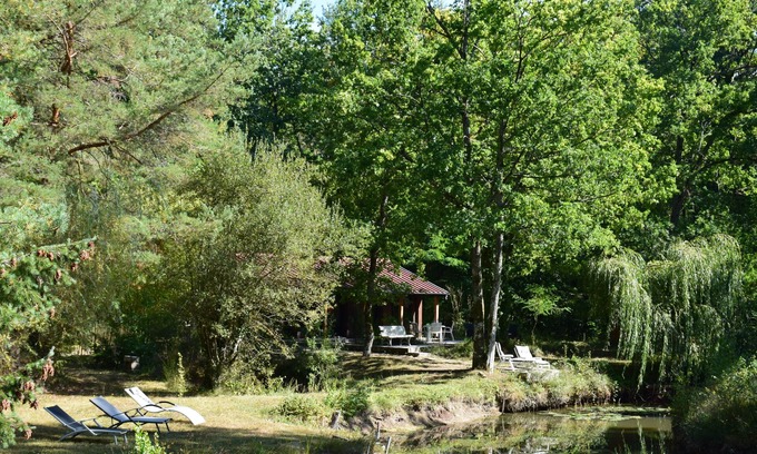 Courcy-aux-Loges Ski Chalet | Relax at Gîte Chalet de L'étang with Family-Friendly Amenities