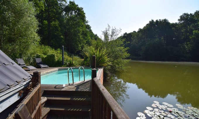 Gueyze Ski Chalet | Unique Chalet with Pool and Lake Near the Landes Region