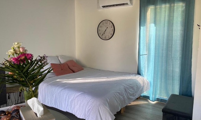 Le Mesnil-en-Vallee House | Cozy Room with Hot Tub - Perfect for Relaxing Getaways